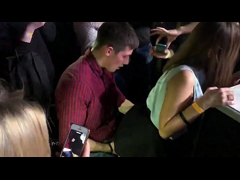 ❤️ Ubulili bangempela ku-nightclub yaseRussia. Intombazane yaseRussia eneminyaka engu-18 ubudala ingene endunu nasesithweni sangasese e-nightclub Izocansi kithi zu.porn-impact.ru ❌️